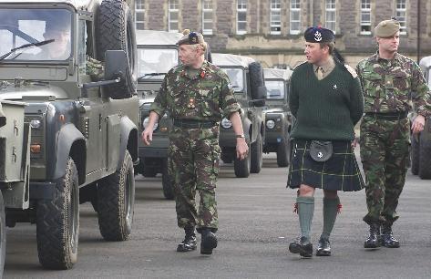 Bde Monro, CO see off the tropps to begin the clearing up operation